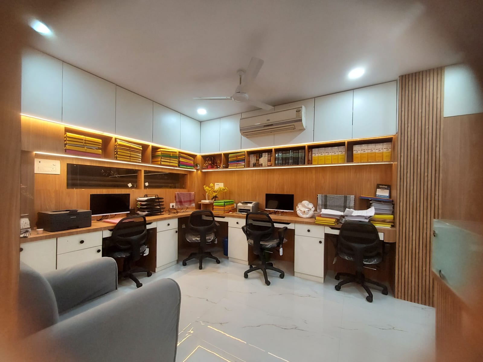 Legal Research Library at Mukhuti & Associates